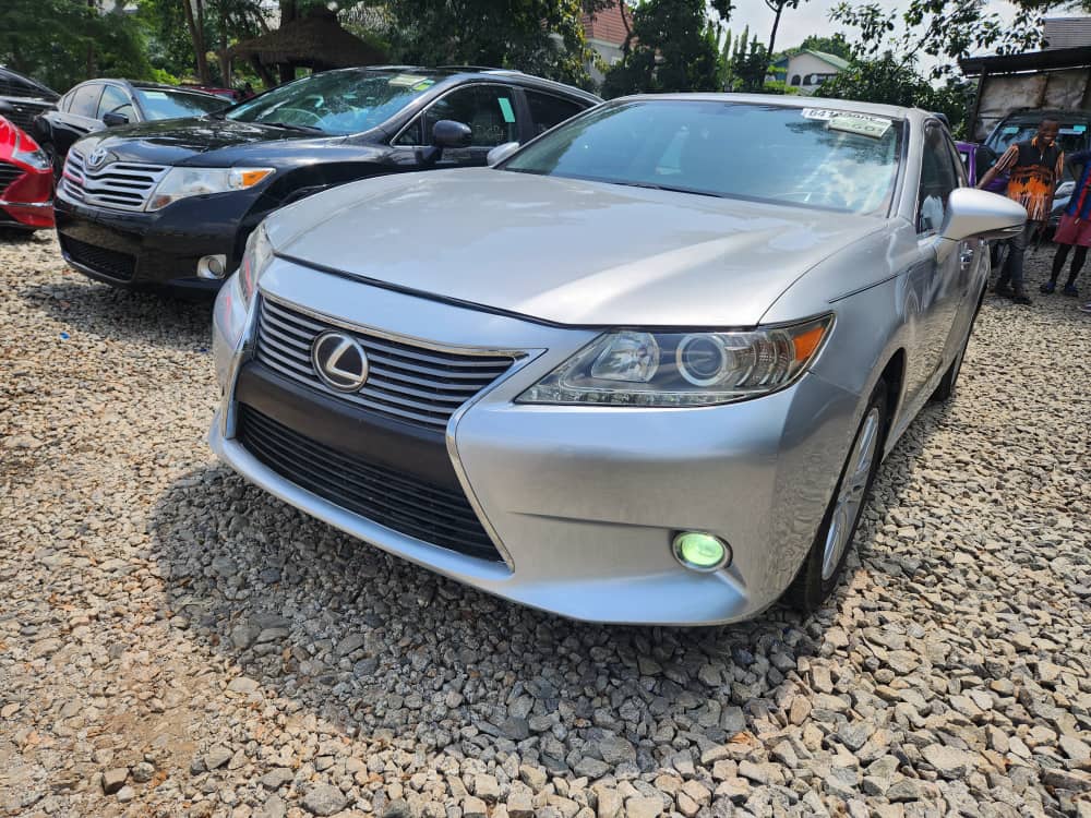 Lexus model ES350 2014